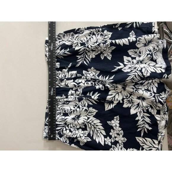 Ms. Lee Hawaiian Print Loose Fit Button Front Elastic Waist Zipper Shorts 7" Ins - Picture 7 of 8